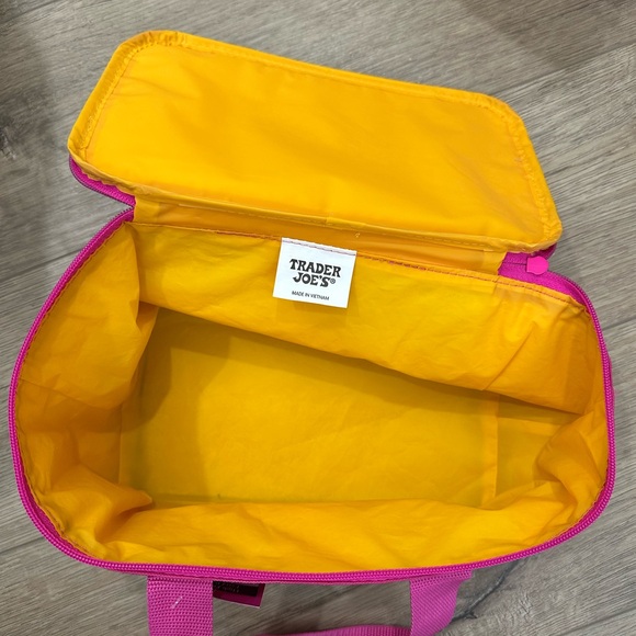 Trader Joe’s mini insulated lunch sack bag tote hot pink black 1.5 gallon cooler - Picture 7 of 7